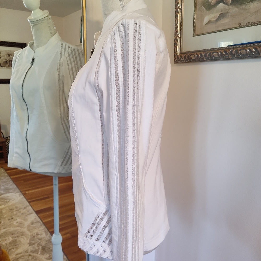 Chico's Zenergy white zip light weight jacket - Picture 3 of 9